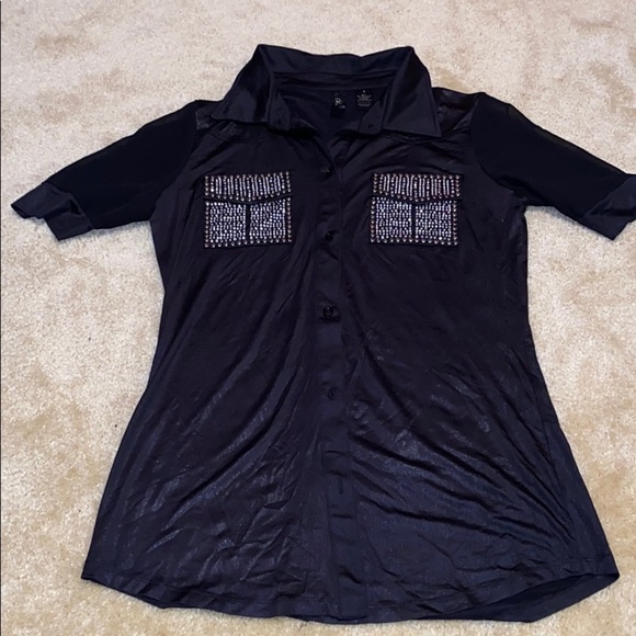 Sleek short sleeved top with studded pockets in excellent condition. - Picture 2 of 5